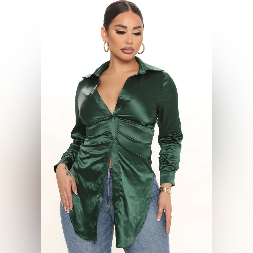 FASHION NOVA Run This Show Satin Shirt Hunter NWT - Picture 1 of 4